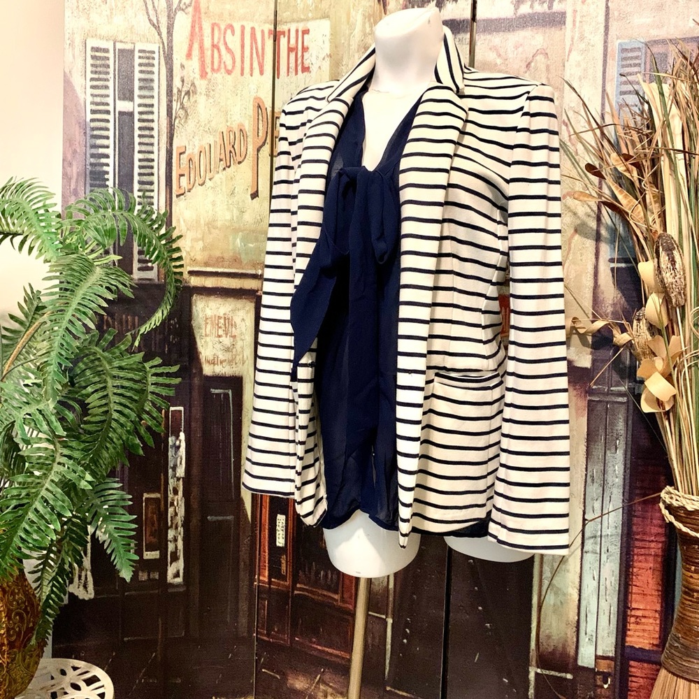 Old navy blazer tan and navy blue stripes in good condition